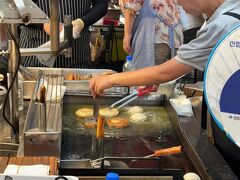 そして有名なシアッホットク。アツアツで美味しい！！
