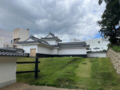 秘密基地感あふれる通路を通ると、二の丸の櫓に到着。

中は資料展示がありました。
