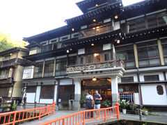 こちらが、銀山温泉のシンボル、能登屋。