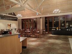 ツアー５日目、本日はミルフォードサウンド観光のため７：３０出発。モーニングコール５：３０、朝食は６時から。コプソーンホテル＆リゾートレイクフロントのレストラン朝食会場。