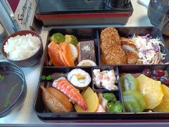 船内で出された弁当が多すぎる。（私の３食分位ある）食べきれず残す。