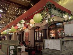 １９時過ぎにクイーンズタウンのホテルに戻り、すぐにクイーンズタウン中心部までみんなで行き、HIS推奨のお土産屋に連れていかれ商品説明を受けた後、自由夕食なのでそれぞれ行きたいところへ。みな有名なファーグバーガーに行っていたようだが、私は連日脂っこい食事が続いたので、一人胃に優しい食べ物を求めベトナム料理店、サイゴンキングダムへ。