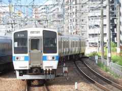 2024.07.20　吉塚
あっけなく吉塚に到着し、すぐに２番線に移動する。「かささぎ１０４号」くずれの直後も吉塚ゆきで、ここ最近ずっと４１５系の受け持ちだ。一時期はこの１ループまで激減したが、現在は鹿児島本線を往来するのが３ループになった。