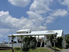 こちらは海岸の際にあって気になっていたAuberge Tebiro 1732。
こちらも静かでよい雰囲気かな。