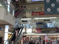ＡＭ１０時２０分。「マンガ ドゥア スクエア」へ。

