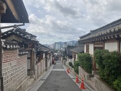 遠くにはソウルタワーも見えました。しかし暑い。梅雨の明けていない韓国の暑さは日本と同じくらいジメジメして体にこたえました。