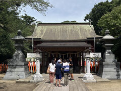 息栖神社の社殿。息栖神社の御朱印は添乗員さんがツアー参加者全員分を集めてまとめていただいていただきました。
