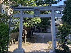 浅草神社の奥にある被官稲荷神社にも参拝。恵比須様に関しては浅草寺本堂の奥に祀られているとのことでした。
