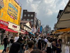 娘と主人は弘大駅前へショッピングへ。