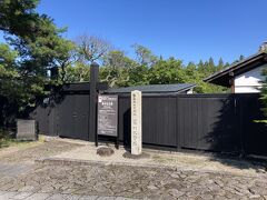 開館、開店前の藤村記念館、