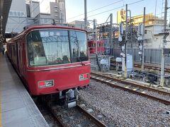 3階建ての高架工事中の知立駅。
碧南行きに乗り換えます。