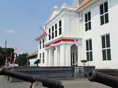 「ジャカルタ歴史博物館」

外観見るだけ～。