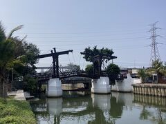 コタ駅から徒歩15分…［跳ね橋］途中、歩道も途切れてアプローチに困ります…