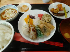 双六小屋の夕食　おいしい天ぷらでした