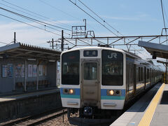 「青春１８きっぷ」なので、特急には乗れず、普通列車で中央本線を進みます。
東京へ向かう路線は東海道線、総武本線、高崎線、宇都宮線、常磐線は新型の電車が次々に投入されていますが、中央本線だけはいまだに旧国鉄時代の電車が走っています。