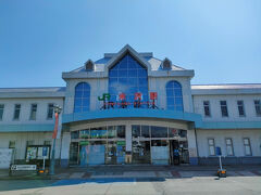 山形駅から米沢駅まで奥羽本線。
大雨が降り、その影響で山形の上辺りは終日、全てが運休してしまいましたが、山形から上りは何とか大丈夫。
ギリギリまで、この情報を確認していて、花笠まつりに行くのを迷っていました。
夜、思ったより早くに米沢駅に到着。

