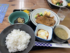 パワーをいただいた後は、おなかの栄養パワー注入。豚肉みそ焼き定食を頂戴しました。
