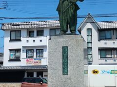 織田信長の銅像が迎えてくれました。