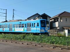 時間があったので隣の近江八幡駅まで行きました。
途中近江鉄道が通ったので写真を撮ります。
西武鉄道のグループという事もあり、
西武鉄道の車両が使われています。