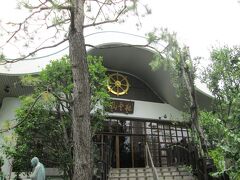 大龍寺本堂　曹洞宗の一寺、創建は1661年、開基は猪飼半左衛門正景、開山は大盛玄尊和尚、本尊は釈迦牟尼仏です。山門を通ると若き日の道元禅師像と本堂があります