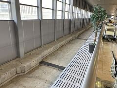 中部国際空港駅のホームは2面３線
初めて知りましたが４線になるようにホームが用意されてました。JR乗り入れ用？そんなことないと思いますが。。。。。