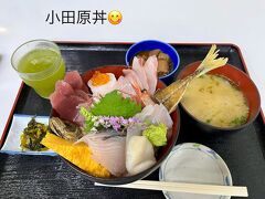 豪華！！小田原丼には
つみれのお味噌汁付き