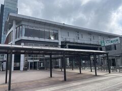 秋田駅前のニッポンレンタカーにて車の返却をして、秋田駅へ。