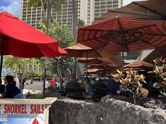 帰国後ヒルトンの説明会に参加する代わりに格安になるカタマランクルーズを予約していたので、ハワイアンビレッジへ。Uberで。