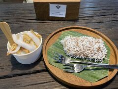 モンキーフォレスト通りへ移動し、ずっと行きたかったTukies coconut shopへ！
ココナッツ好きにはたまらないお店！！

ココナッツアイスは勿論、ココナッツを使った伝統のお菓子や、お土産用のクッキーやココナッツフラワーなども沢山あって、散財してしまいました。