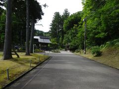 林泉寺に到着。春日山城跡からバスで4分位。