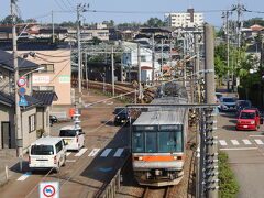終点の内灘まで、その距離6.8km。いつぞや、従来車の 元・京王3000形が引退するとの噂を耳にしたので、その前に同車の姿を見られないものか…と思っていたら…