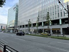 博多駅に到着しました。実は博多へは前日入り。少し街を楽しんでから翌朝長崎へ向けて出発することにしたんです。体調もイマイチだったのもあり、ラーメンを軽く食べて、残りはホテルでゆっくり過ごし、出発の日を迎えたのです。