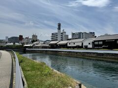 とりあえず向かった先は出島です。路面電車で３駅。結構近い。こっち側からは橋がかかっていて島のようになっていますが、裏側は陸で繋がっており、実質的にあまり閉鎖感がない、というのが実態。