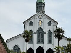 大浦天主堂。だいぶ歩き疲れたので、中にまで入らなかったですが、素敵な建物でした。

今回の旅行記はここまでです。次回は滞在先、ヒルトン長崎の雰囲気と、100万ドルの夜景などをお届けします！次回もお楽しみに！
最後までご覧いただき、ありがとうございました！