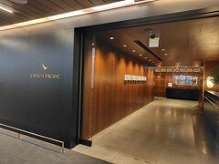 翌朝、もう最終日です。
11時のフライトなので、8時にはホテルをチェックアウトして空港へ向かいます。

行きたかった【キャセイラウンジ】へ！


