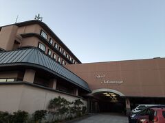 前日の購入した朝食を食べてホテル中村屋を出発します。