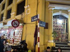 眠らない通りと呼ばれるターヒエン通りに入ります。