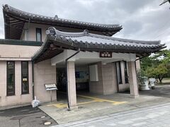 琴電の琴平駅
こちらも和のつくりで　新しい感覚
観光客はもちろんだが、
学生さんや主婦、おじいちゃんやおばあちゃんがたくさん降りてきた。
地元民の足になっている。