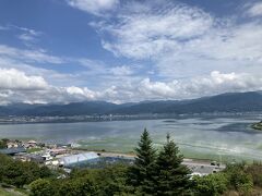 最後の休憩は諏訪湖SAで。SAから諏訪湖が綺麗です。明日の夜は大花火大会です。