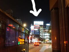 小南門駅で降ります。
カルフールで買物して帰ろう…と、
質問で回答いただいたスタバを一応チェック。
