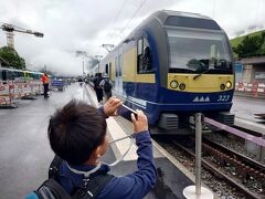 バス降りて5分で電車出発
30分に1本だから焦る

窓口でチケットはあっという間に買えた

霧にまかれたグリンデルワルト
来られてよかった