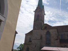 フラウミュンスターはステンドグラスか素敵みたいなので入ってみる