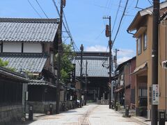 越前市に入ると、引接寺が
広大な敷地の中に９つの塔頭(寺)を有する、市の代表的な寺の一つだそうです。