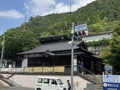早起きして、JR青梅線の御嶽駅に来ました