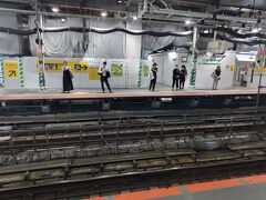 複雑に路線が入り組んでいる渋谷駅の利用者数は新宿駅に次いで世界2位らしい。
あちこち工事の最中ですが案内板も多く、ほぼ迷わずに湘南新宿ラインのホームにたどり着けました。工事をしながら多くのお客が迷わずに目的を果たせる工夫は素晴らしいと改めて感じました。

目まぐるしく変化・進化している渋谷の街歩き、楽しかったです♪
歩数：8101歩・歩行距離：6.3km