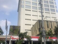 昼飯の後は［サリナ］Sarinah

で涼む ≒ 弱冷房（随所に、某王国と違って良識を感じさせる ジャカルタ）
