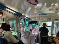 ケーブルカー
ターンアウトで登り車両とすれ違い