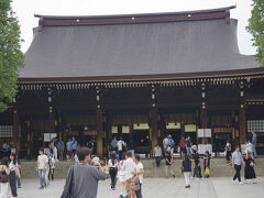 ●明治神宮

明治神宮は、明治天皇と昭憲皇太后を御祭神としています。
お二人は、とっても仲睦まじかったという事で、恋愛成就や良縁にご利益があるとされています。