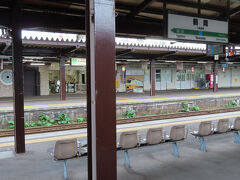 17:55「鶴岡駅」、調べると鶴岡は山形県第２の都市でした。いずれゆっくりまわってみたいと思います。