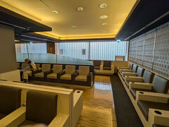 IASS Executive Lounge1ヘ。
8:30時点ですがほとんど人がいませんでした。
1時間も過ぎると結構混み合ってきましたが。
